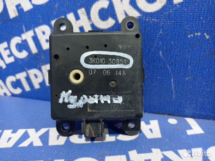 Моторчик заслонок отопителя Nissan Murano Z50