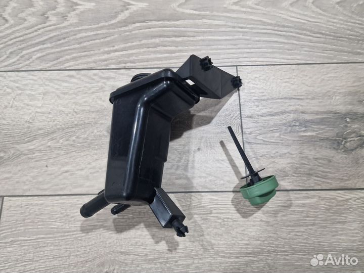 Бачок гур на Volkswagen Passat B5+, Skoda SuperB