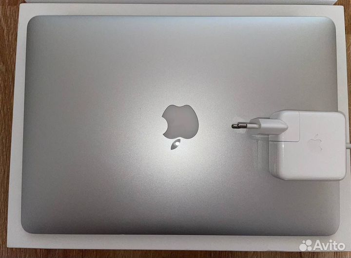 Macbook Air 13 2017 128 GB (Silver)