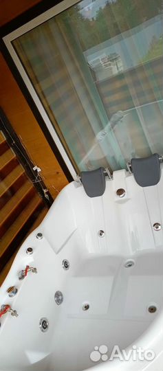 Двухместная Ванна джакузи бу