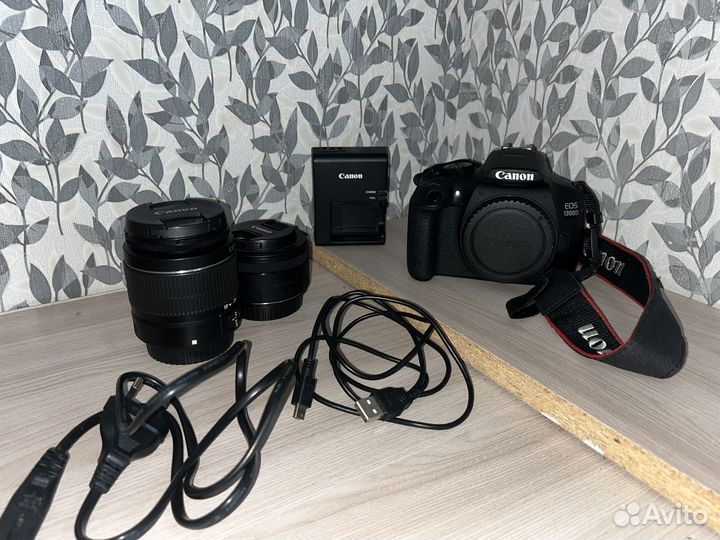 Зеркальный фотоаппарат Canon 1300D
