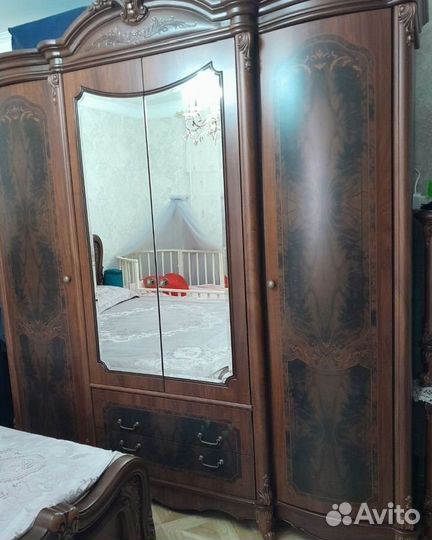 Спальный гарнитур