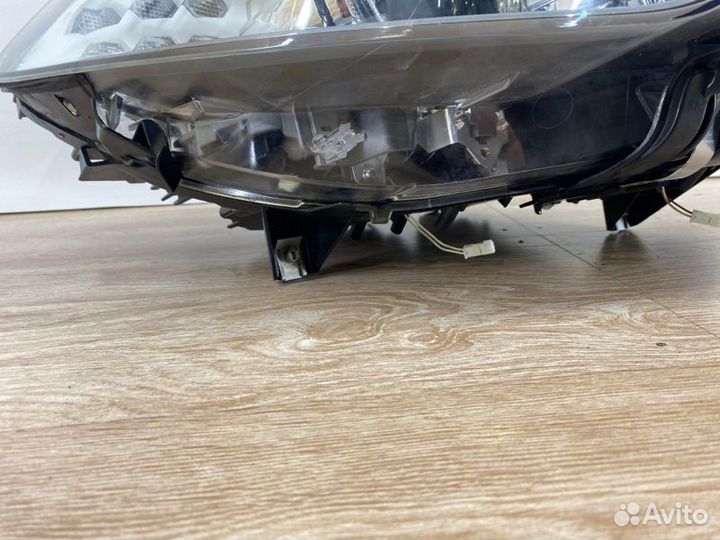 Фара биксеноновая адаптивная передняя правая Bmw 5