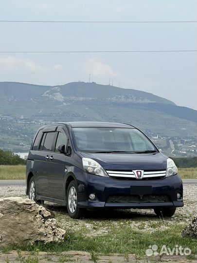 Toyota Isis, 2012
