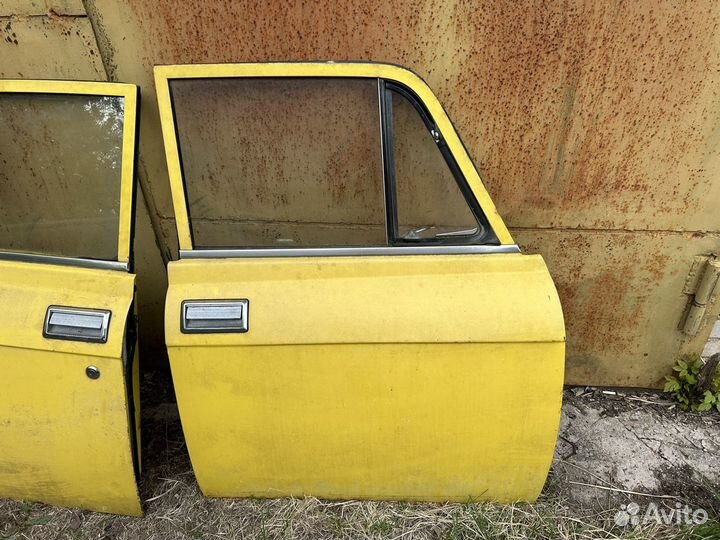 Москвич 2140 дверь передняя