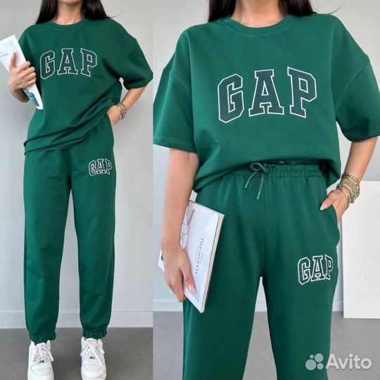 Костюм женский спортивный