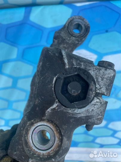 Кулак поворотный передний правый 8K0407254AB