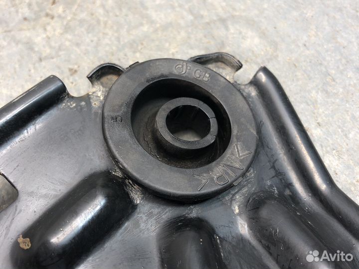 Левый Кронштейн радиатора альмера n16