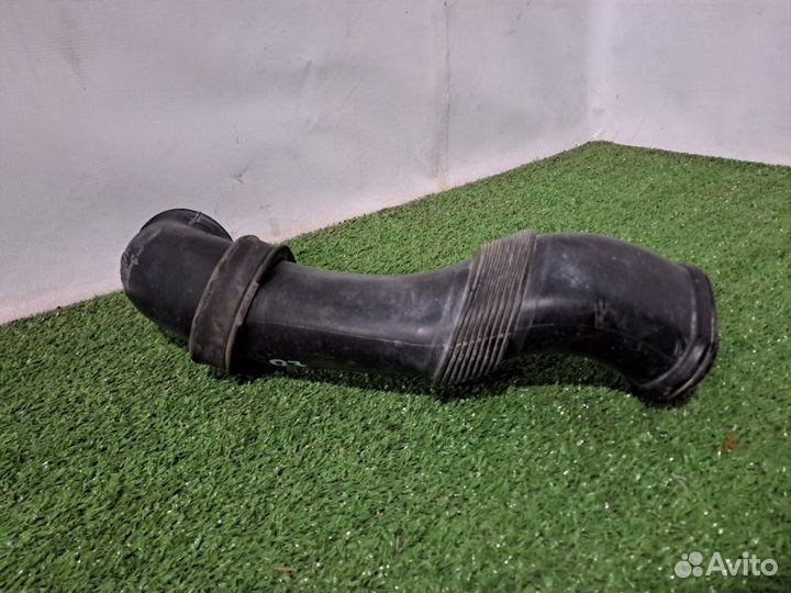 Патрубок воздушного фильтра правый Audi Q7 AL