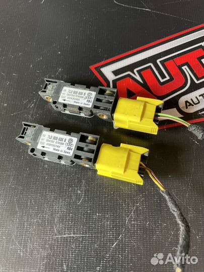 Датчик удара Volkswagen Touareg 7L0909606B