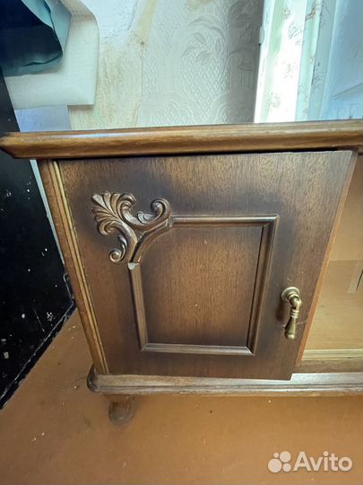 Трюмо с зеркалом