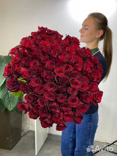 Букет из красных роз сорта Эксплорер