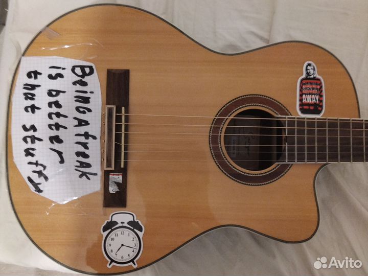 Акустическая гитара
