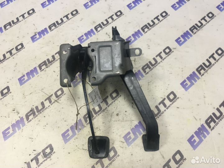 Блок педалей Рено Логан