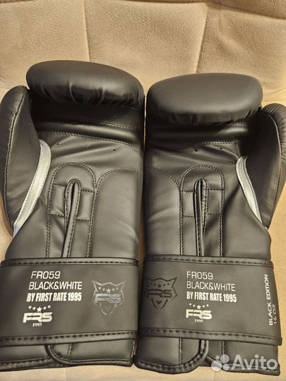 Боксерские перчатки 16 oz