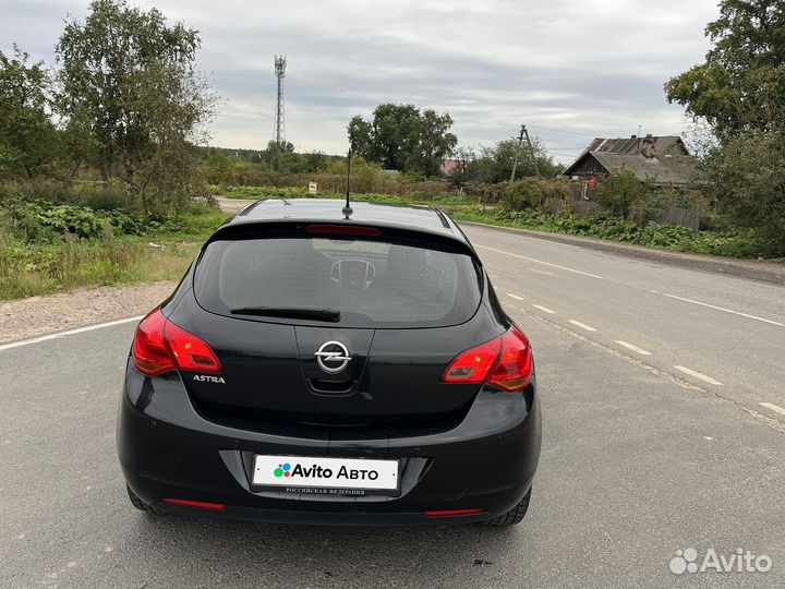 Opel Astra 1.6 AT, 2011, 110 000 км