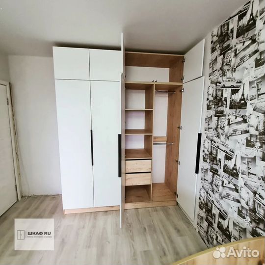 Современный распашной шкаф