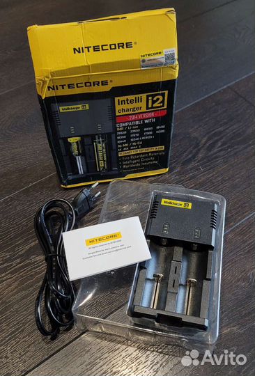 Зарядное устройство Nitecore Intellicharger i2