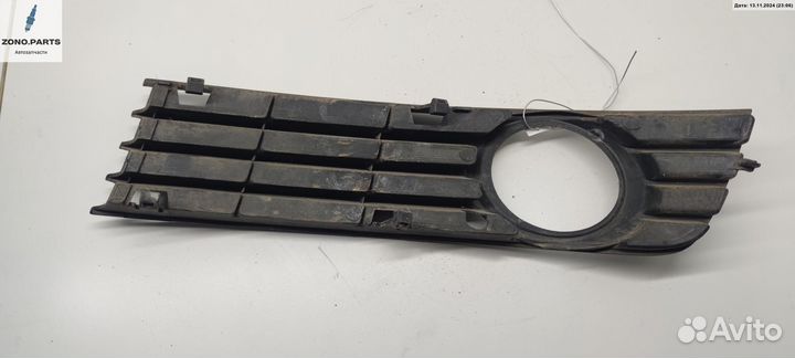 Решетка (заглушка) в бампер 8E0807682A на Audi A4 B6 (2001-2004)