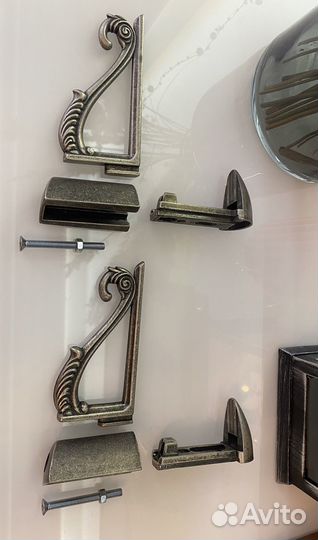 Менсолодержатель пеликан полкодержатель