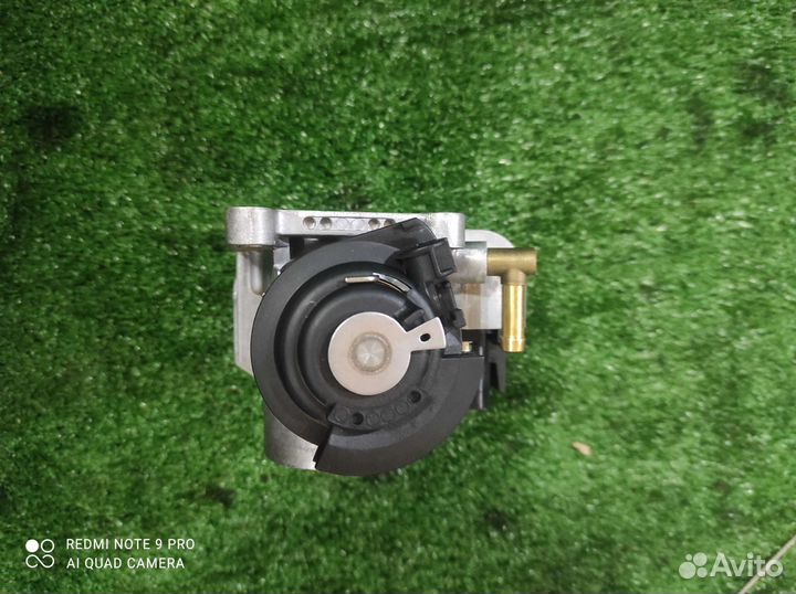 Дроссельная заслонка Volkswagen Golf 3 1.6