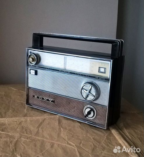 Старинный радиоприемник sony