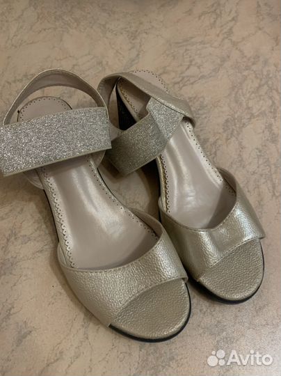 Босоножки женские