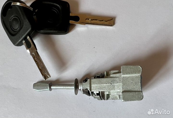 Личинка замка Volkswagen Caddy 3, Touran