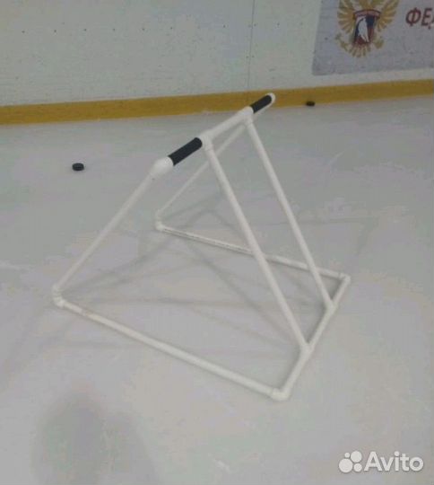 Опора (ходунки) для обучения катания на коньках