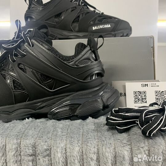 Balenciaga track 1 black