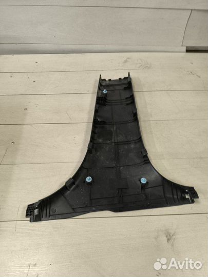 Обшивка стойки левая Kia Rio 3