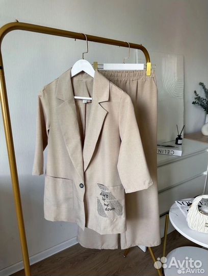 Костюм брючный новый 46-48р