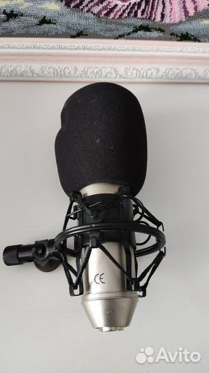 Студийный микрофон behringer