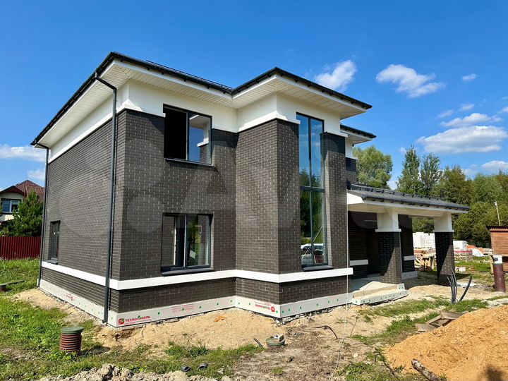 Дом 239 м² на участке 7,7 сот.