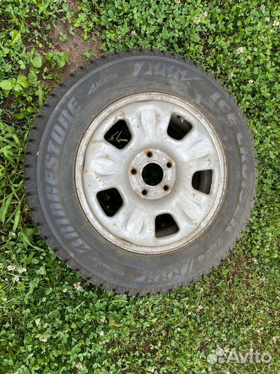 Bridgestone Ice Cruiser 7000 215/65 R16 98T