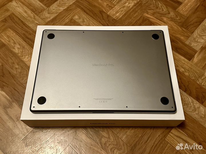 MacBook Pro M2 16