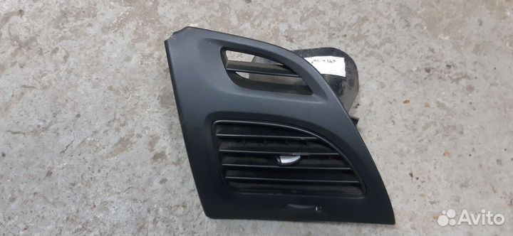 Дефлектор в панель левый renault fluence
