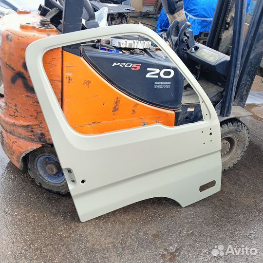 Накладка двери hyundai HD 78 65 72 новая