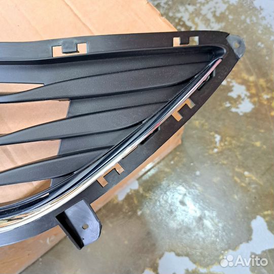 Решетка бампера Hyundai Elantra 11-14 с хромом