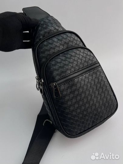 Сумка мужская нагрудная кожаная Bottega veneta