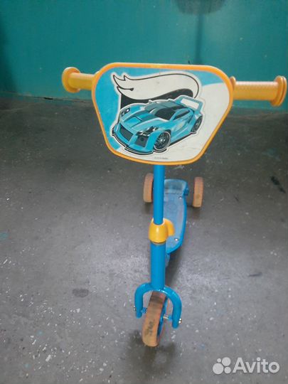 Самокат трехколесный