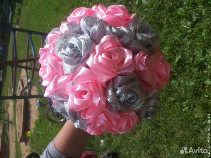 Букет из атласных лент розы