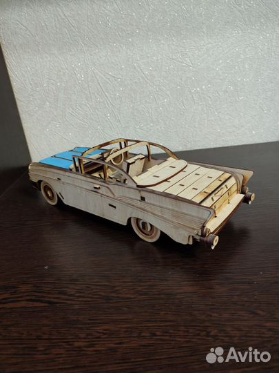 Сборная модель автомобиля из дерева