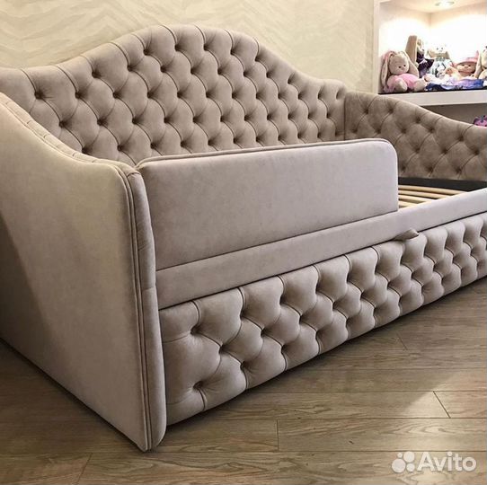 Диван-кровать Виктория с каретной стяжкой