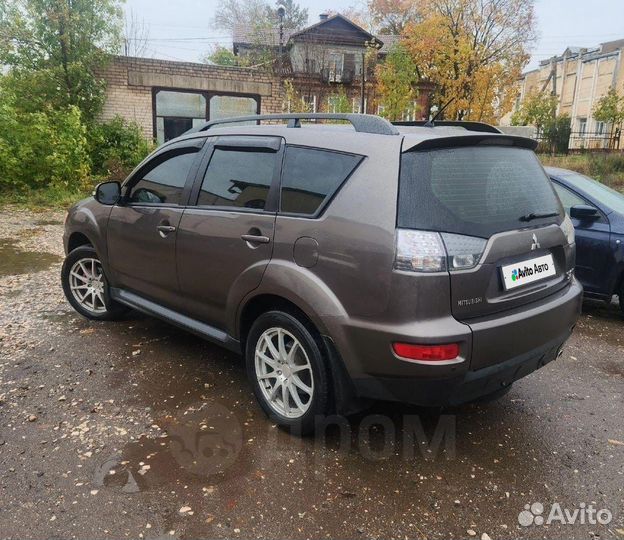 Mitsubishi Outlander 2.0 CVT, 2011, 257 216 км