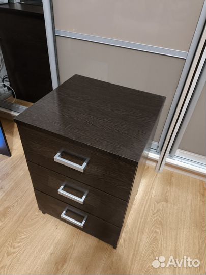 Тумба с выдвижными ящиками