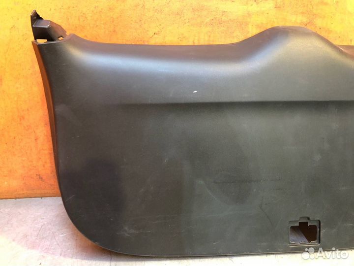 Обшивка двери багажника Mitsubishi Outlander 3