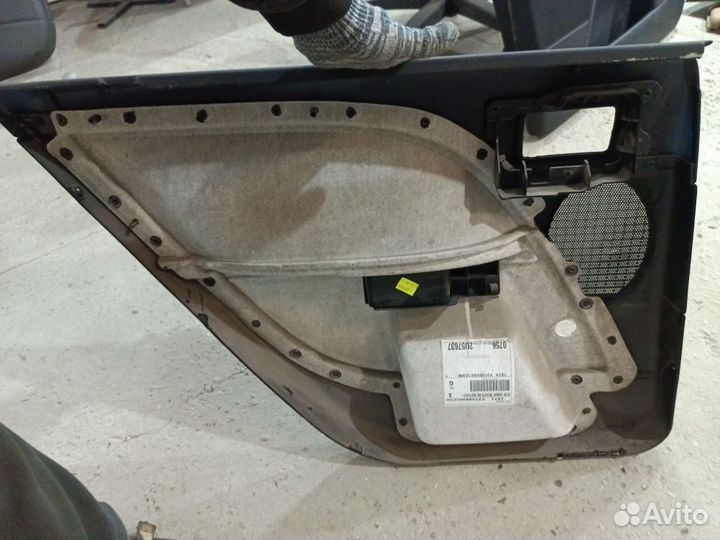 Обшивка двери Ford Mondeo