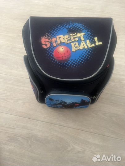 Портфель школьный (рюкзак)