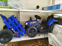 Синий трактор с прицепом
